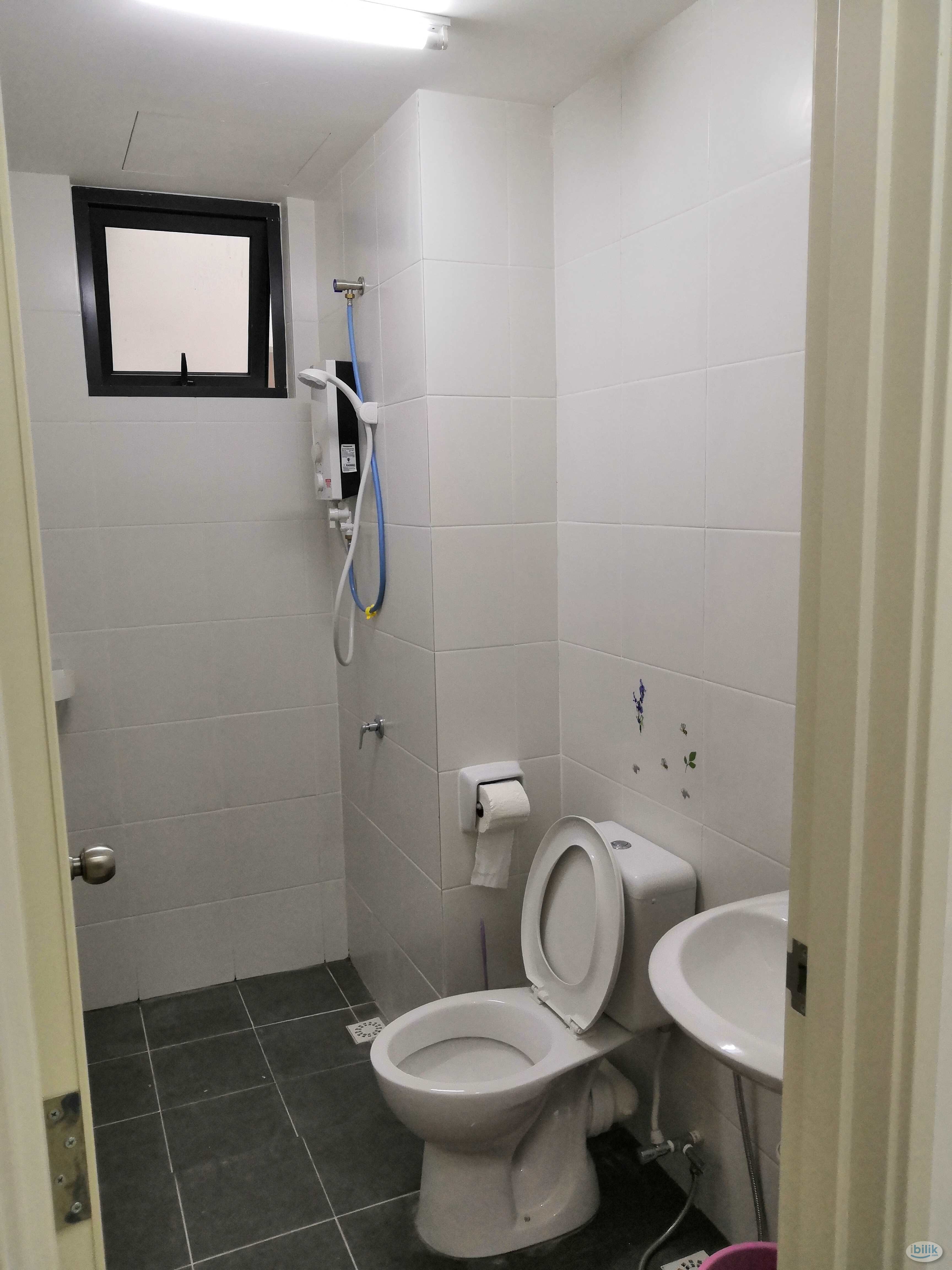 Middle (Big) Room at Bayan Lepas, Penang - Image 4