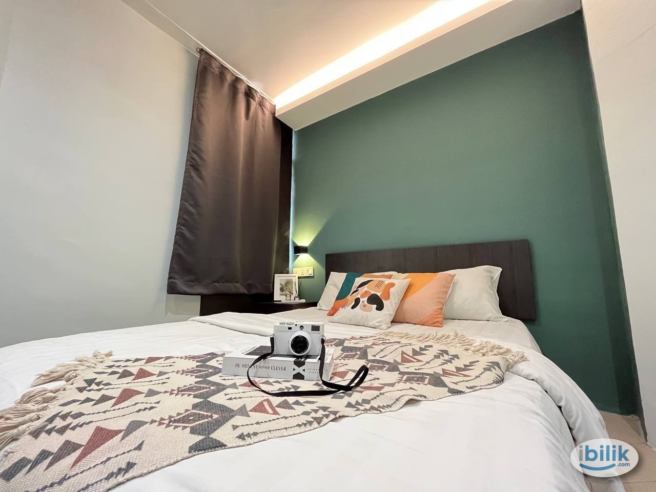 Middle Room at Q Inn Hotel - Image 1