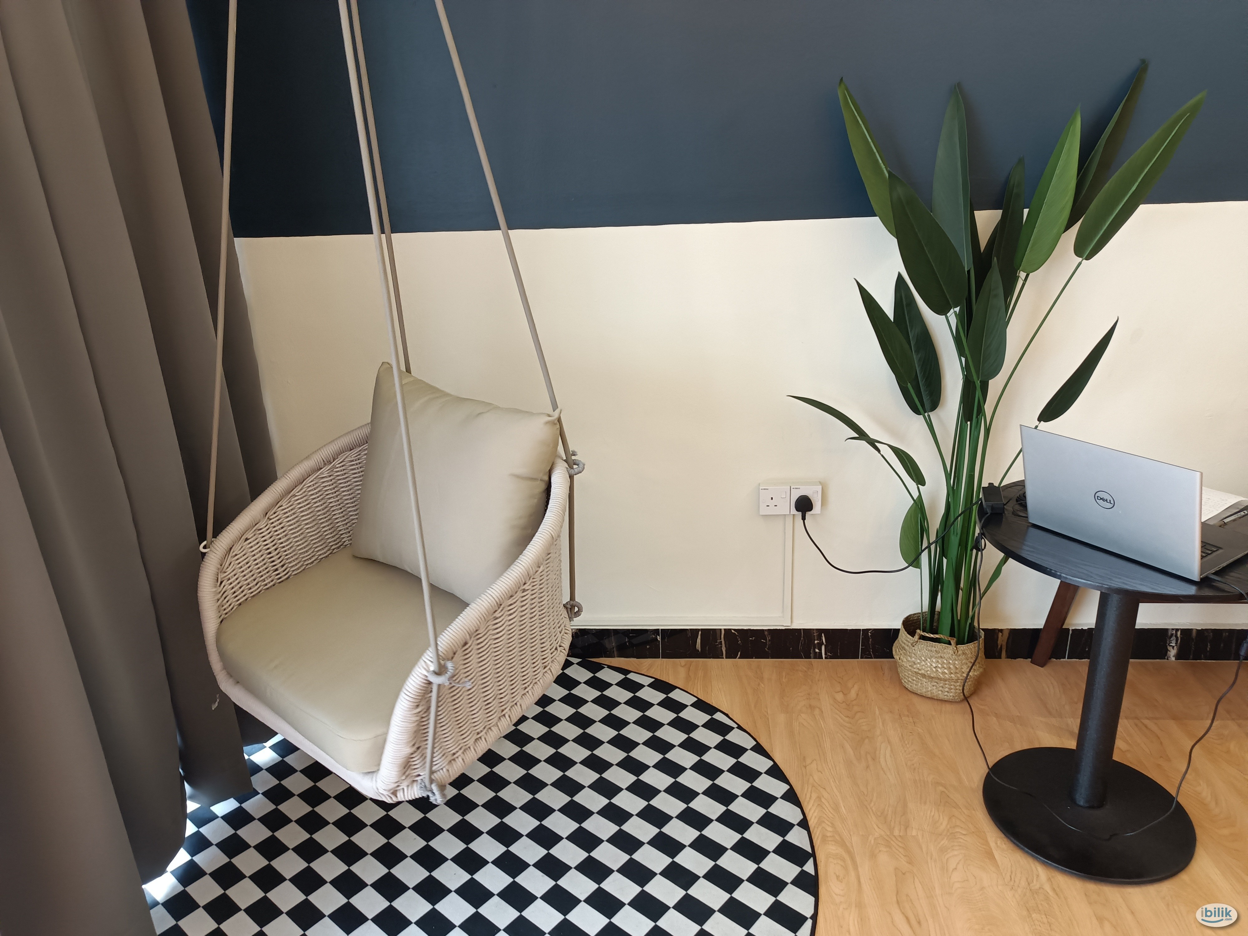 Middle Room at Q Inn Hotel - Image 3