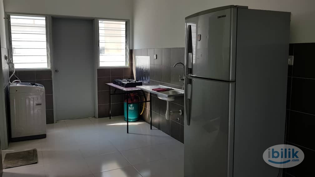 Middle Room for UITM Student - Image 4
