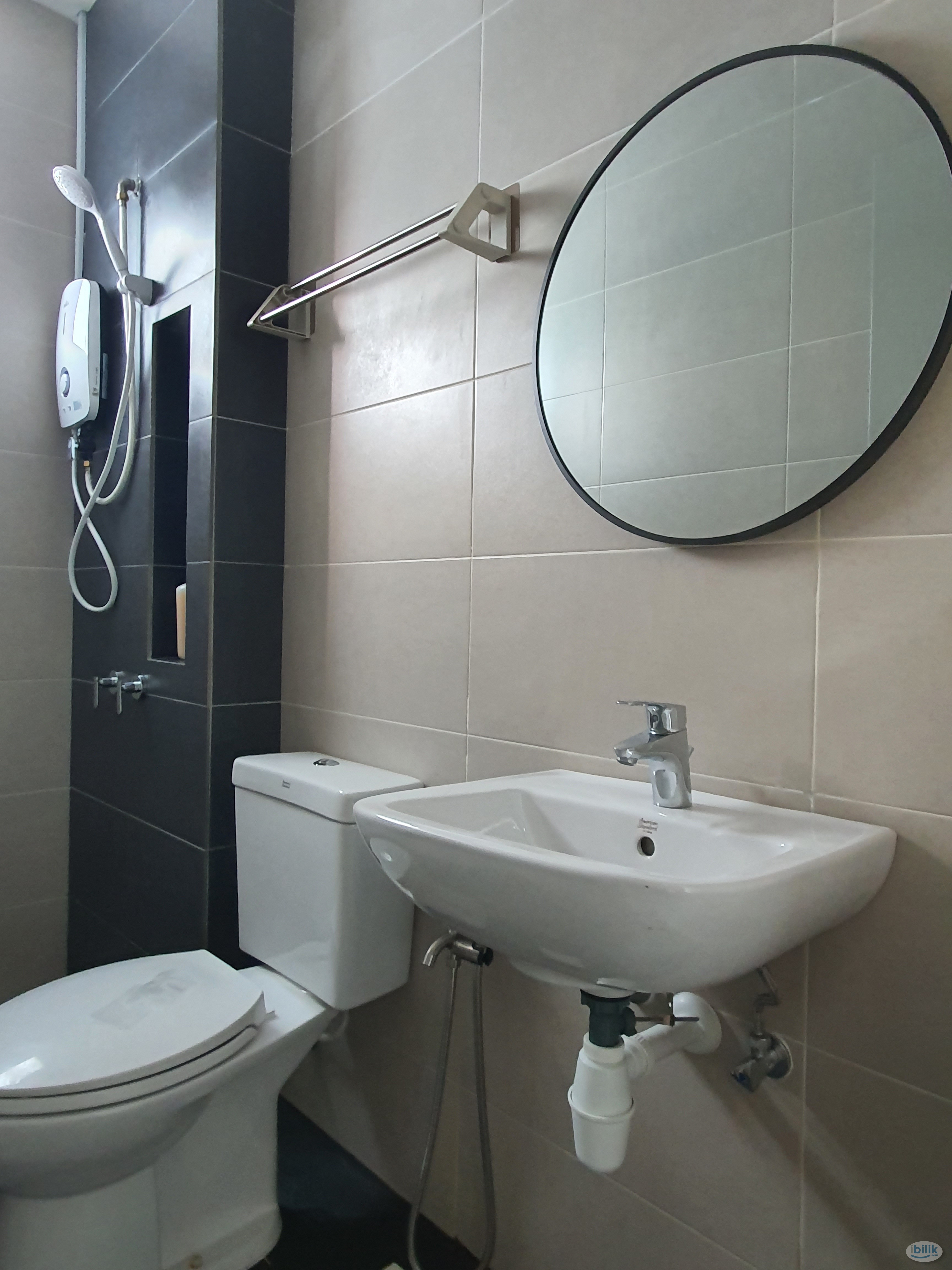 Middle Room for UITM Female Student - Image 1