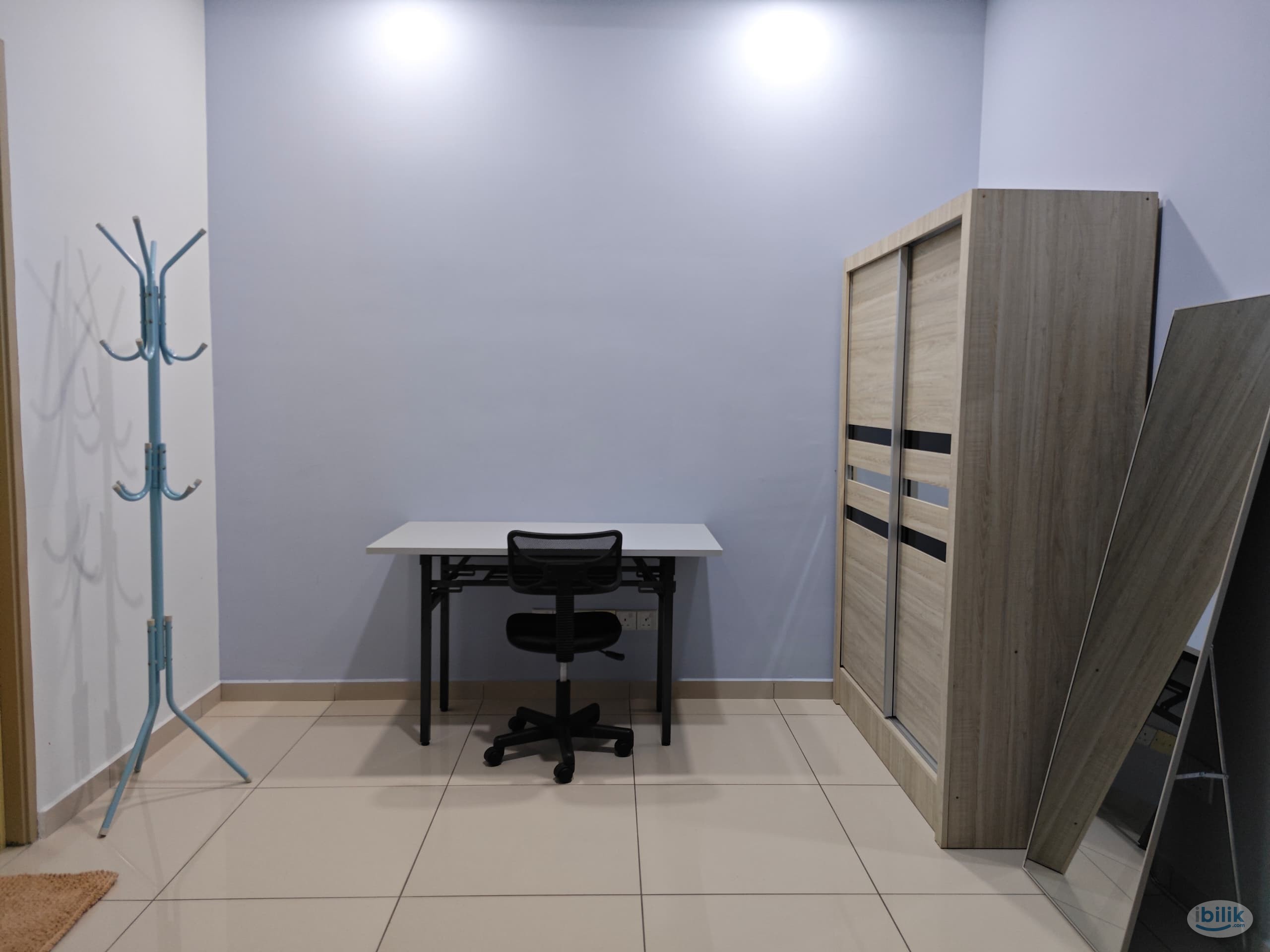 Master bed room with balcony, Bayan Lepas, Penang - Image 2