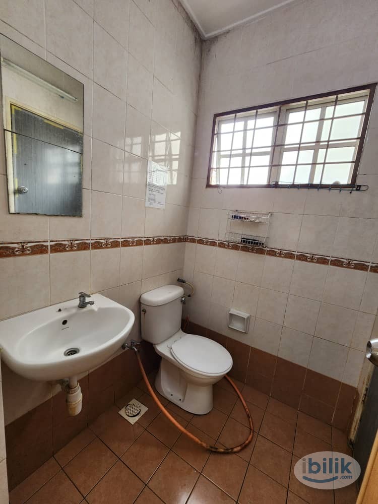 Middle Room at Bandar Puteri Puchong, Puchong - Image 3