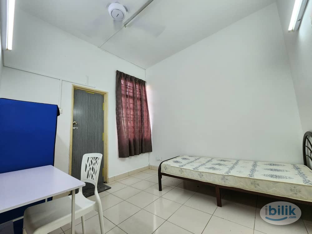 Middle Room at Bandar Puteri Puchong, Puchong - Image 2