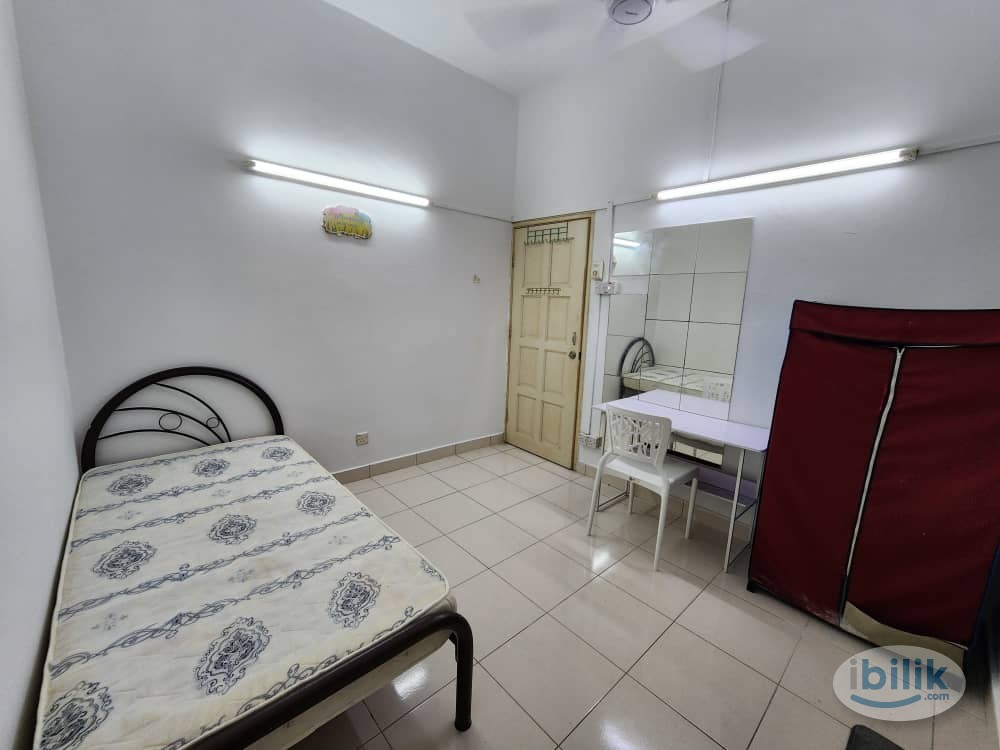 Middle Room at Bandar Puteri Puchong, Puchong - Image 1