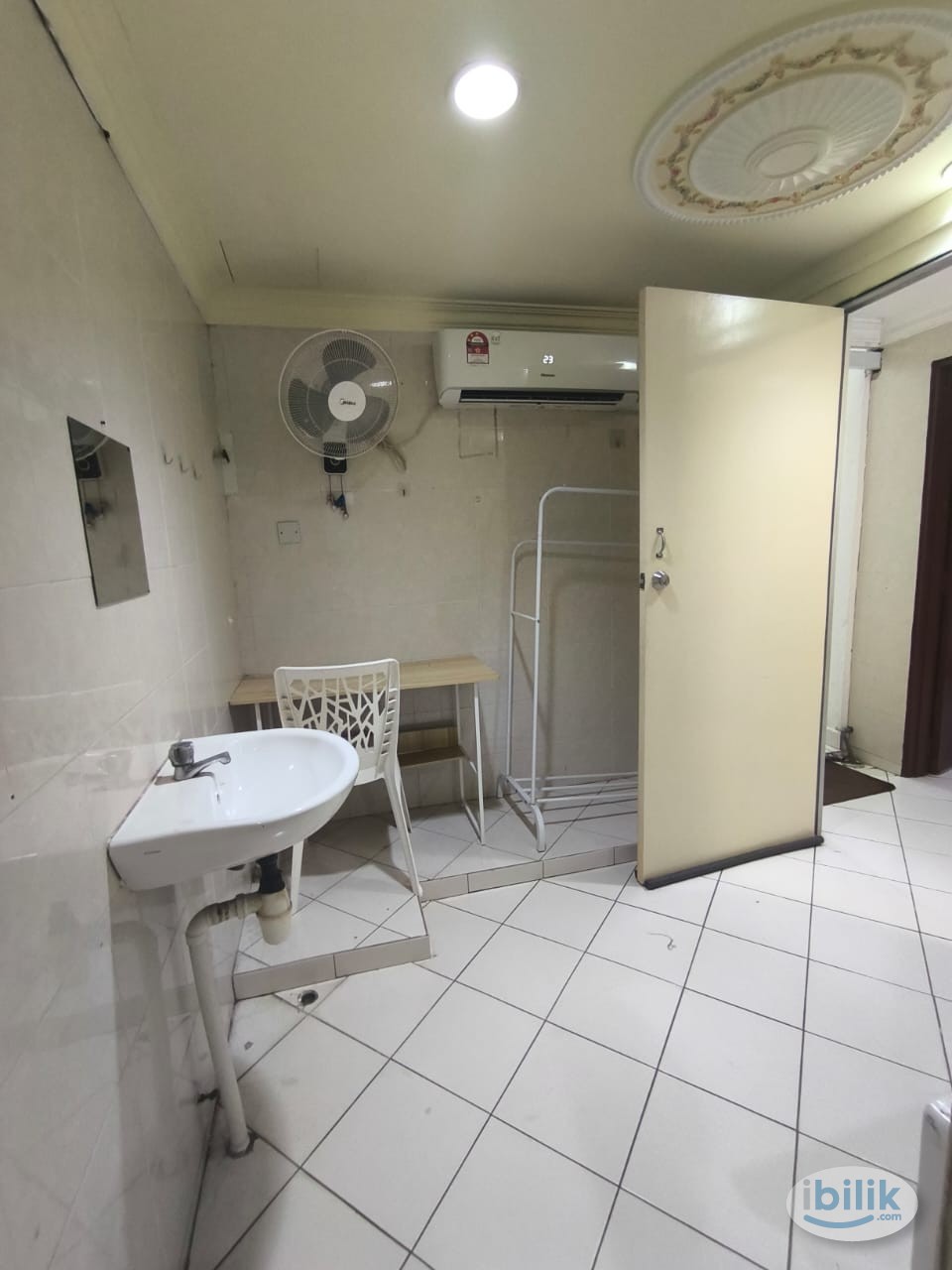 Master Room With Private Bathroom😊🔥 Taman OUG, Old Klang Road,Near Taman Maju Jaya🛜✅‼️Free Utilities 🛜Wifi🔥Immedietly Mo - Image 2