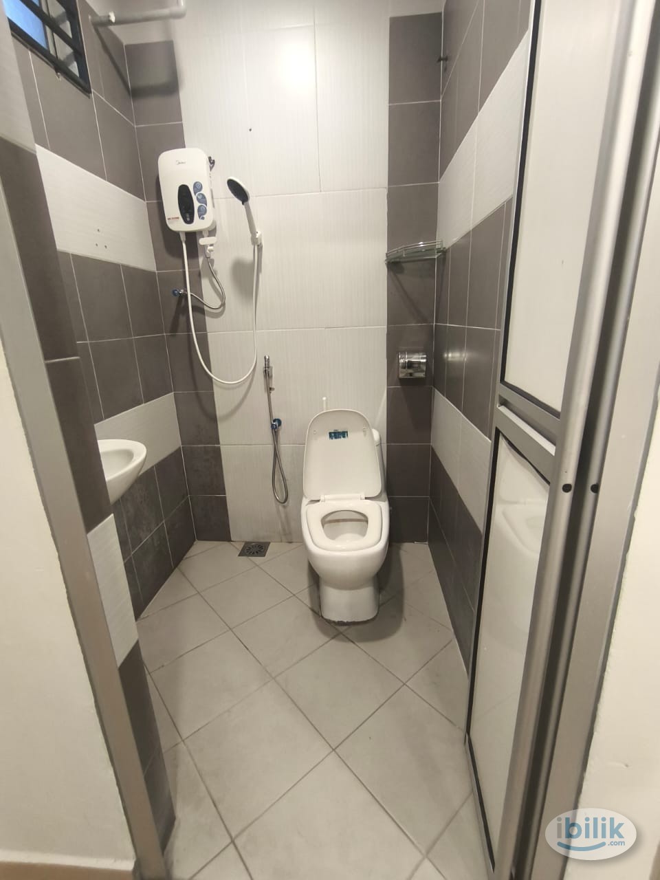 CO-LIVING ROOM LOW RENTAL & ZERO DEPOSIT😮💕NEAR LRT ALAM MEGAH,LRT USJ21 WALKING DISTANCE 7 MIN ONLY🛜FREE UTILITIES😮🌟 - Image 3