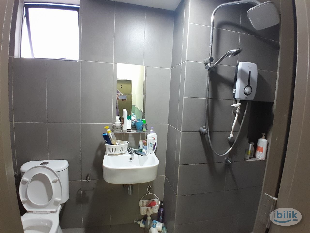 [Astetica Residence] Middle Room with Aircond Rent Near KTM Serdang, The Mines Mall - Image 3