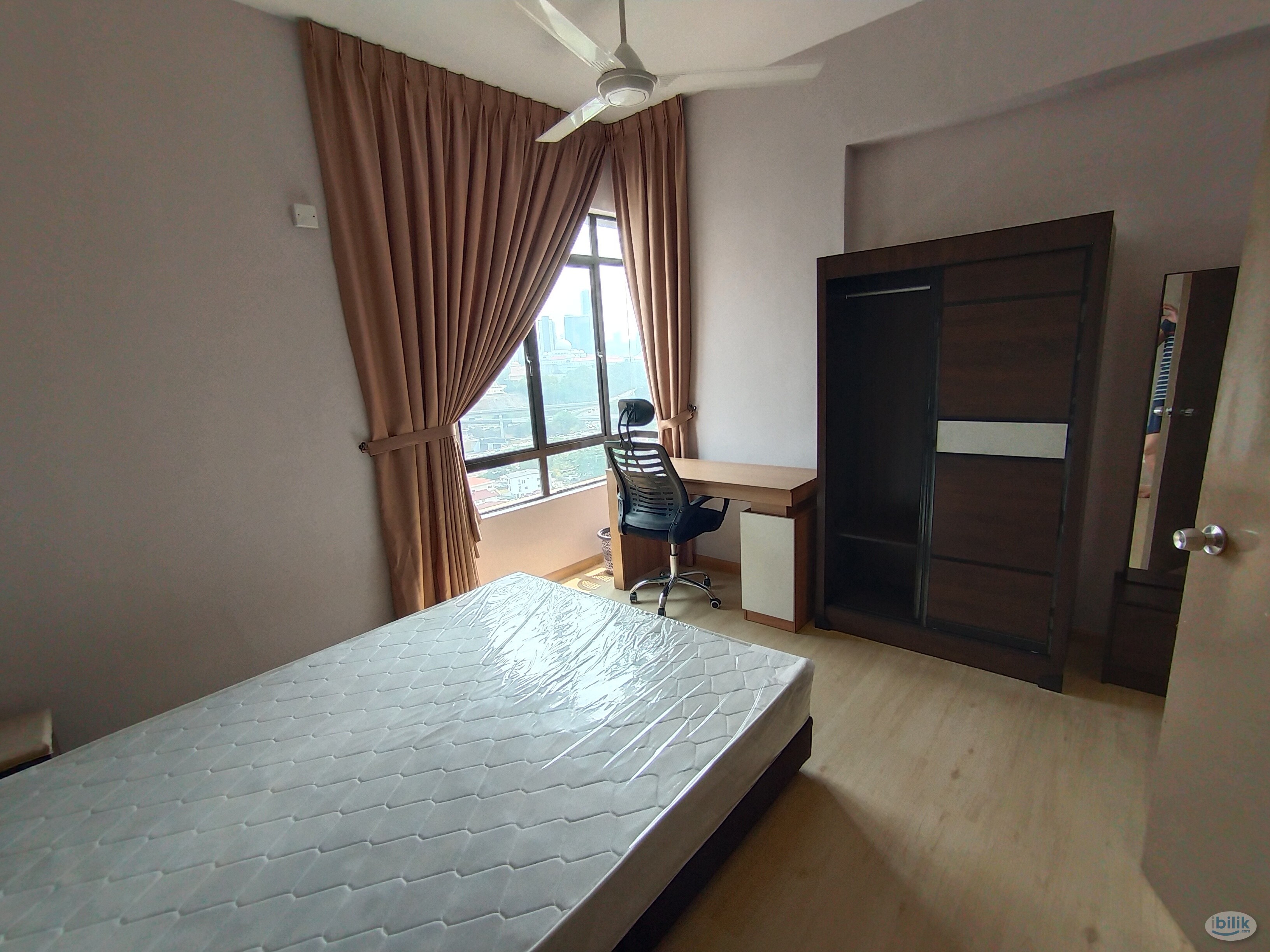 Master Room at Rivercity, Sentul - Image 2
