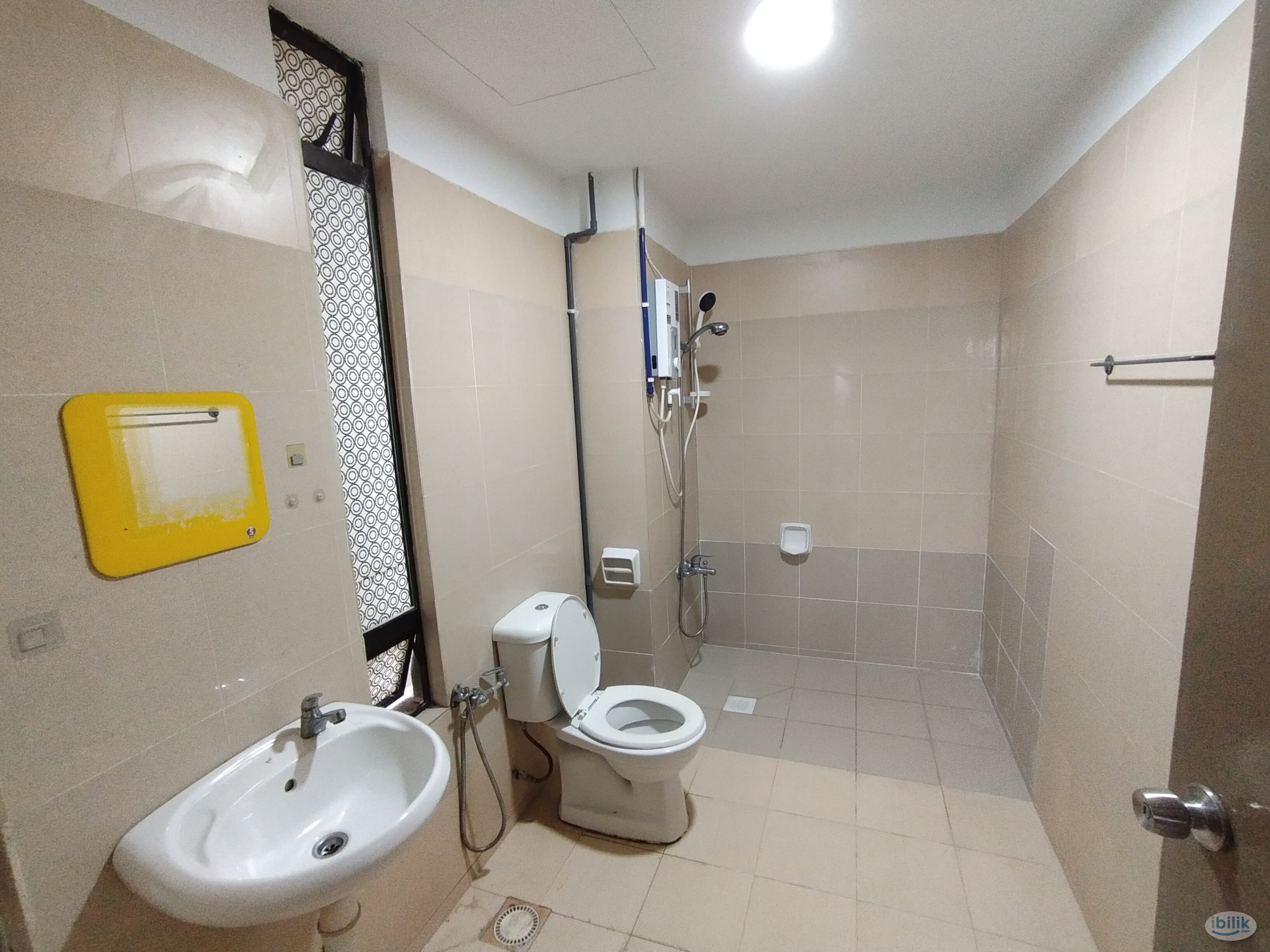 Master Room at Rivercity, Sentul - Image 4