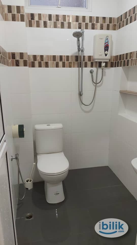 Middle Room at Pusat Bandar Puchong, Puchong - Image 2