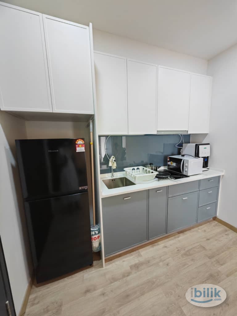 [🏡June Move In] Middle room@Emporis, 3mins drive to Segi, Doorstep to Jaya Grocer/Ninso/Mamak, 8mins to Sunway Nexis - Image 1