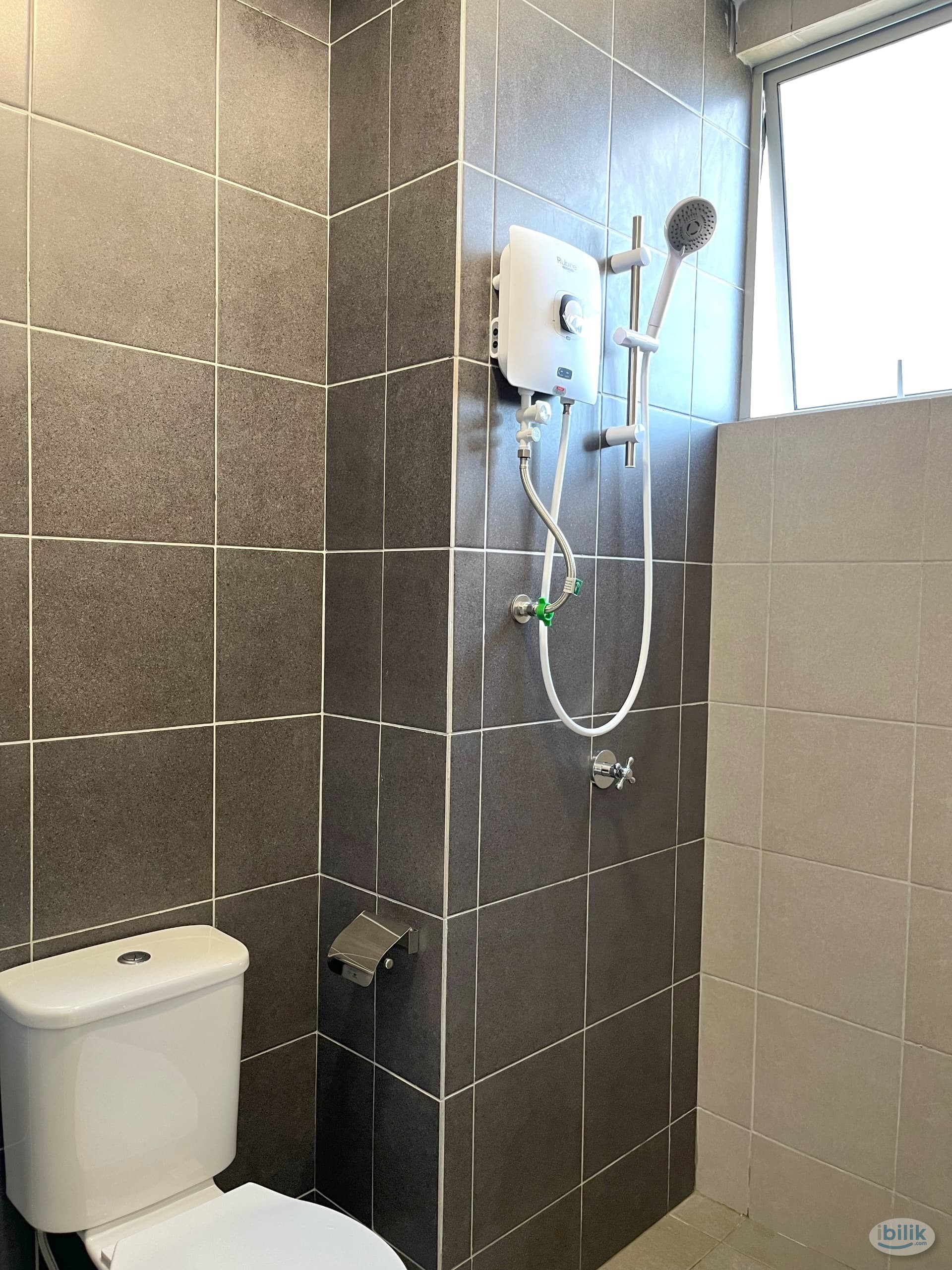 Middle Room | Meta Residence| 300 metres to MRT Putra Permai - Image 3