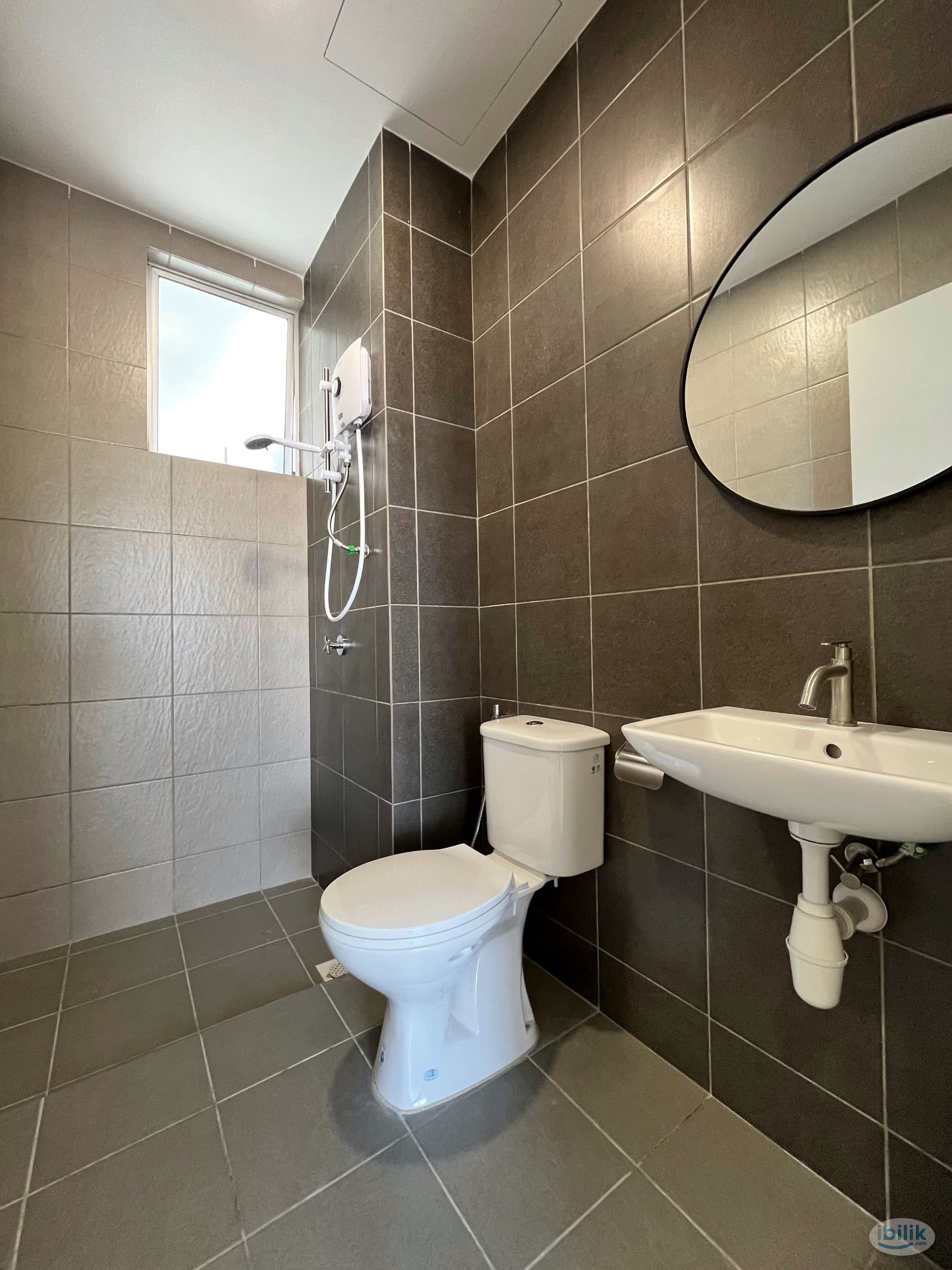 Middle Room | Meta Residence| 300 metres to MRT Putra Permai - Image 5