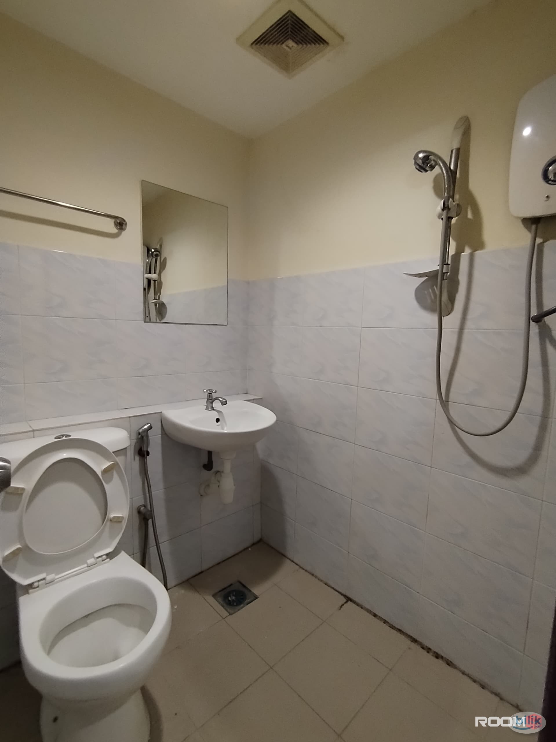 5 Min to Stadium Kajang and hospital Kajang🚗🧑‍⚕️. 0 Deposit Room in SK Kajang💯🫵 - Image 3
