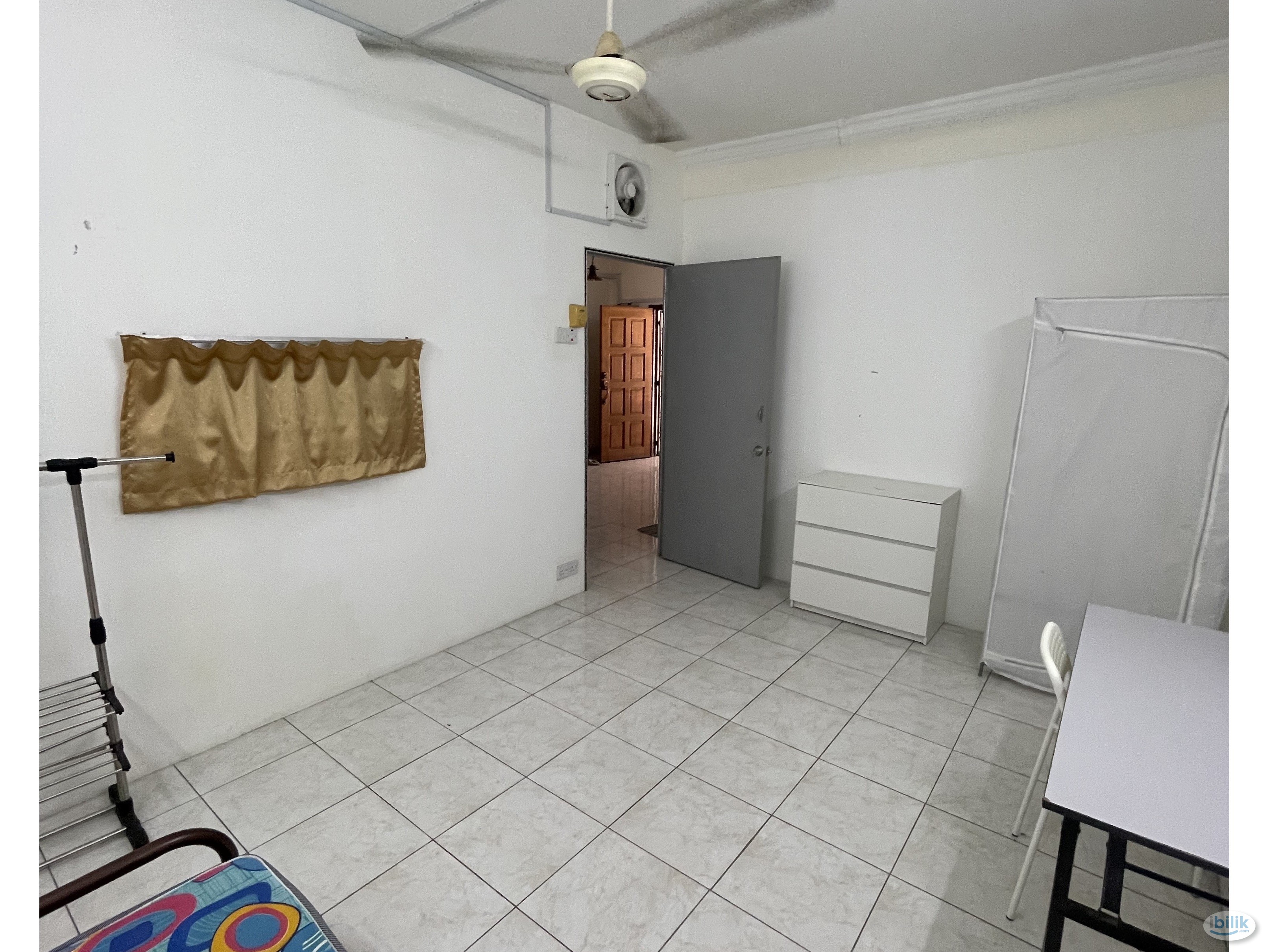 🥴HUGE & BUDGET MIDDLE ROOM FOR RENT AT BANDAR UTAMA☺️VIEW TO BELIEVE😇IMMEDIATELY MOVE IN💨 - Image 3