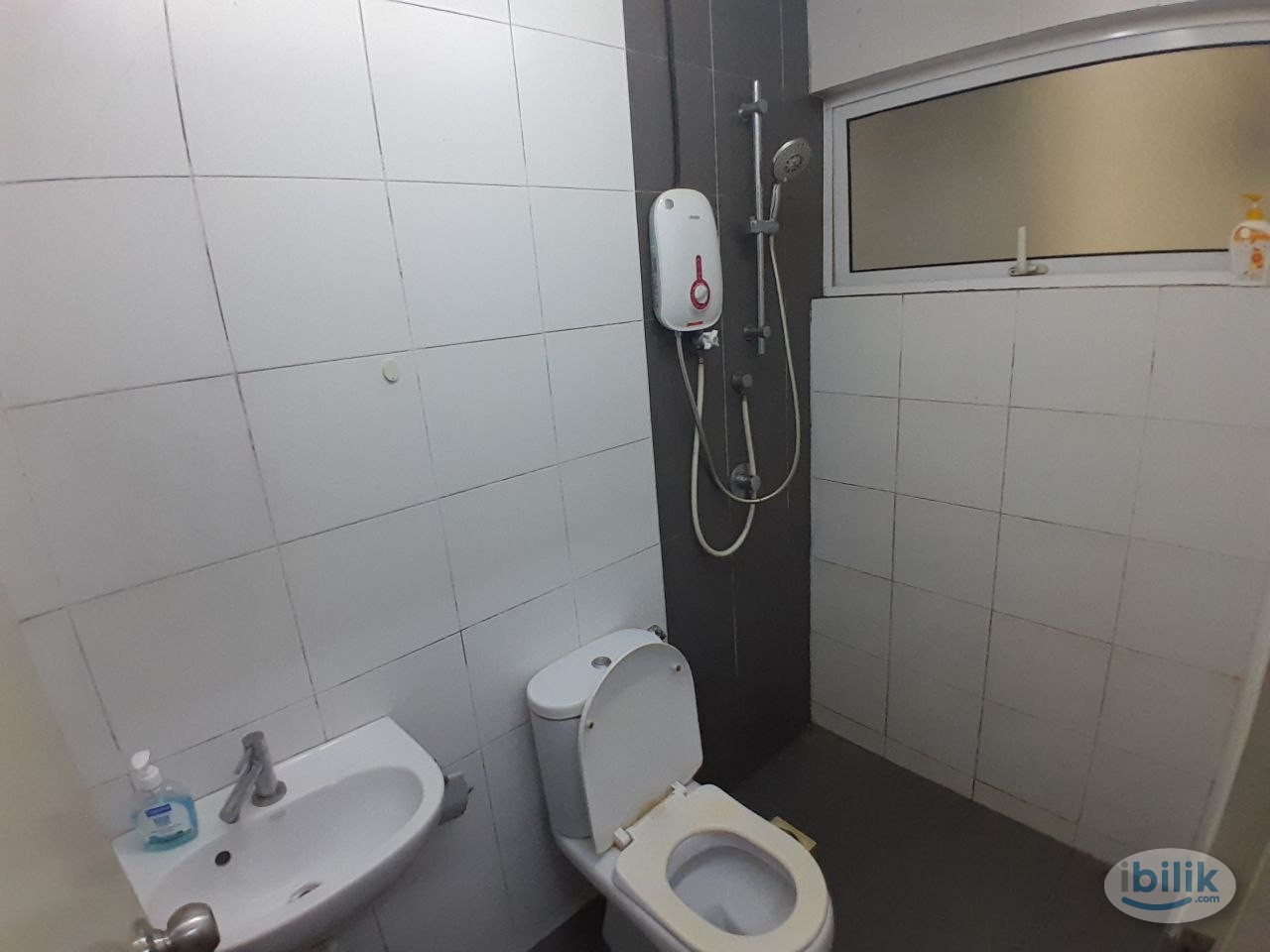 [Pacific Place] July Vacant Mixed Gender Unit Medium Room with Aircond Rent Near LRT, Mall, Paradigm Mall - Image 1