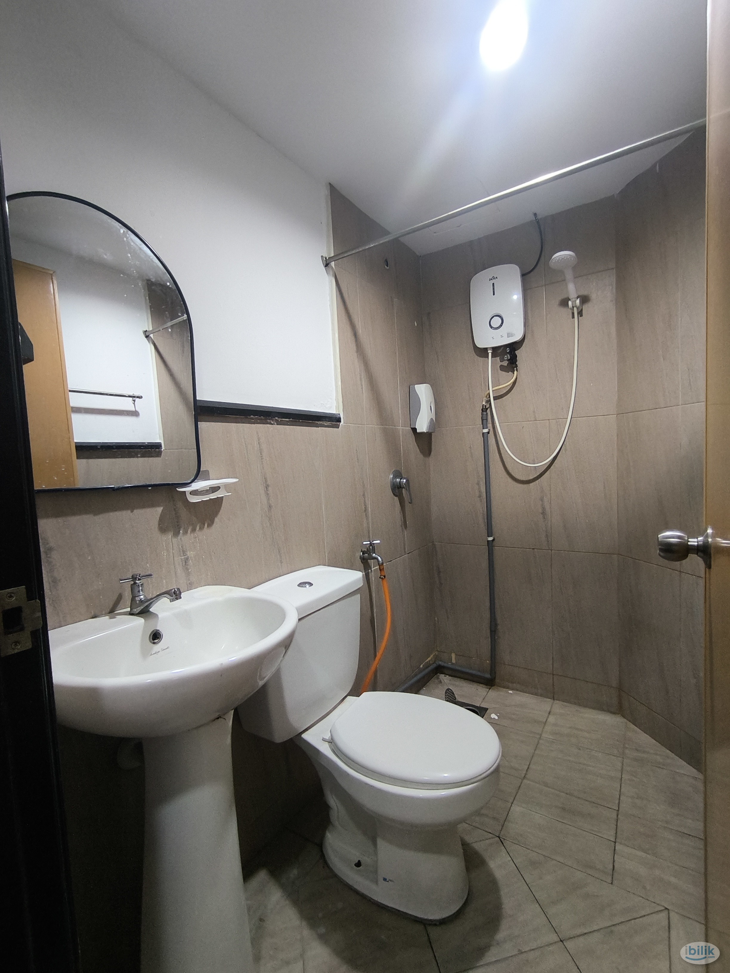 🏠 [ANTHILL+] Queen Bed Room for Rent in Puchong! 🛏️ Fully Furnished. 📍 Great Location. 📞 Inquire Now! - Image 3