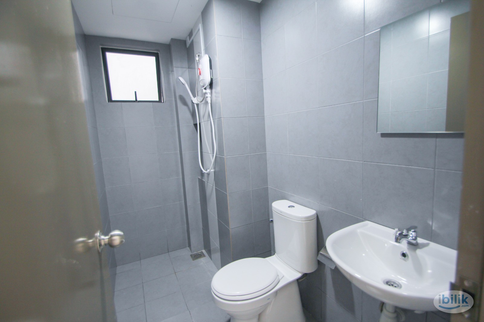 📍 8 mins to UPM & MRT Sungai Besi, Walking distance to KTM Serdang & TheMines, Middle room @ Astetica Seri Kembangan - Image 4