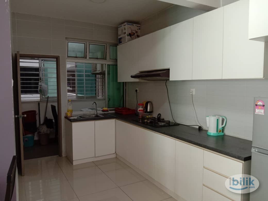Nice Middle Room with queen size bed near ciq Singapore - Image 5