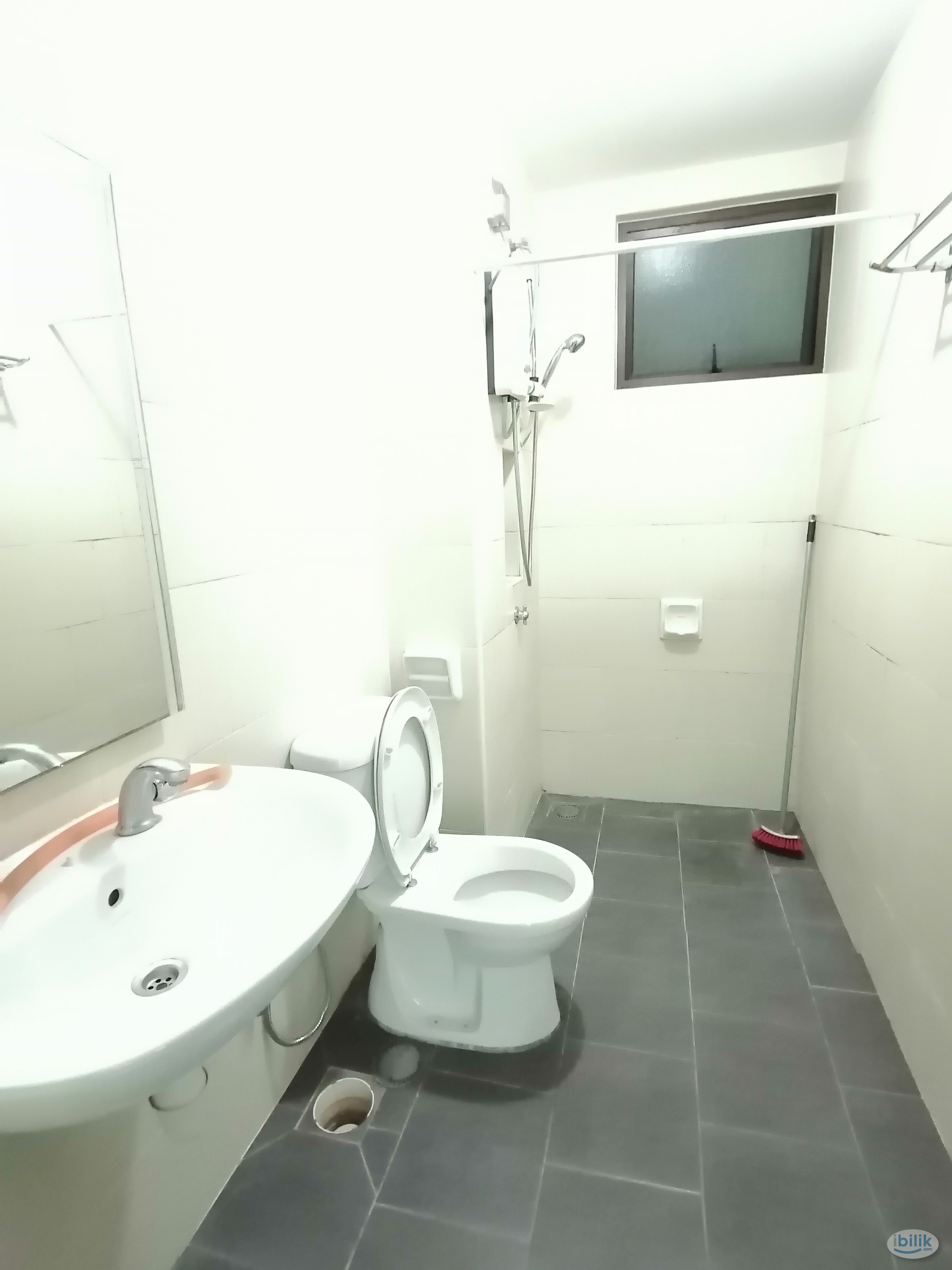 Furnished Middle Room near Midvalley - Image 5