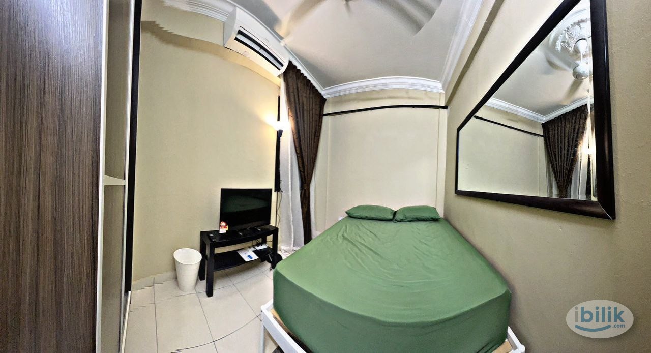 Middle Room at MRT Taman Equine, Seri Kembangan - Image 2