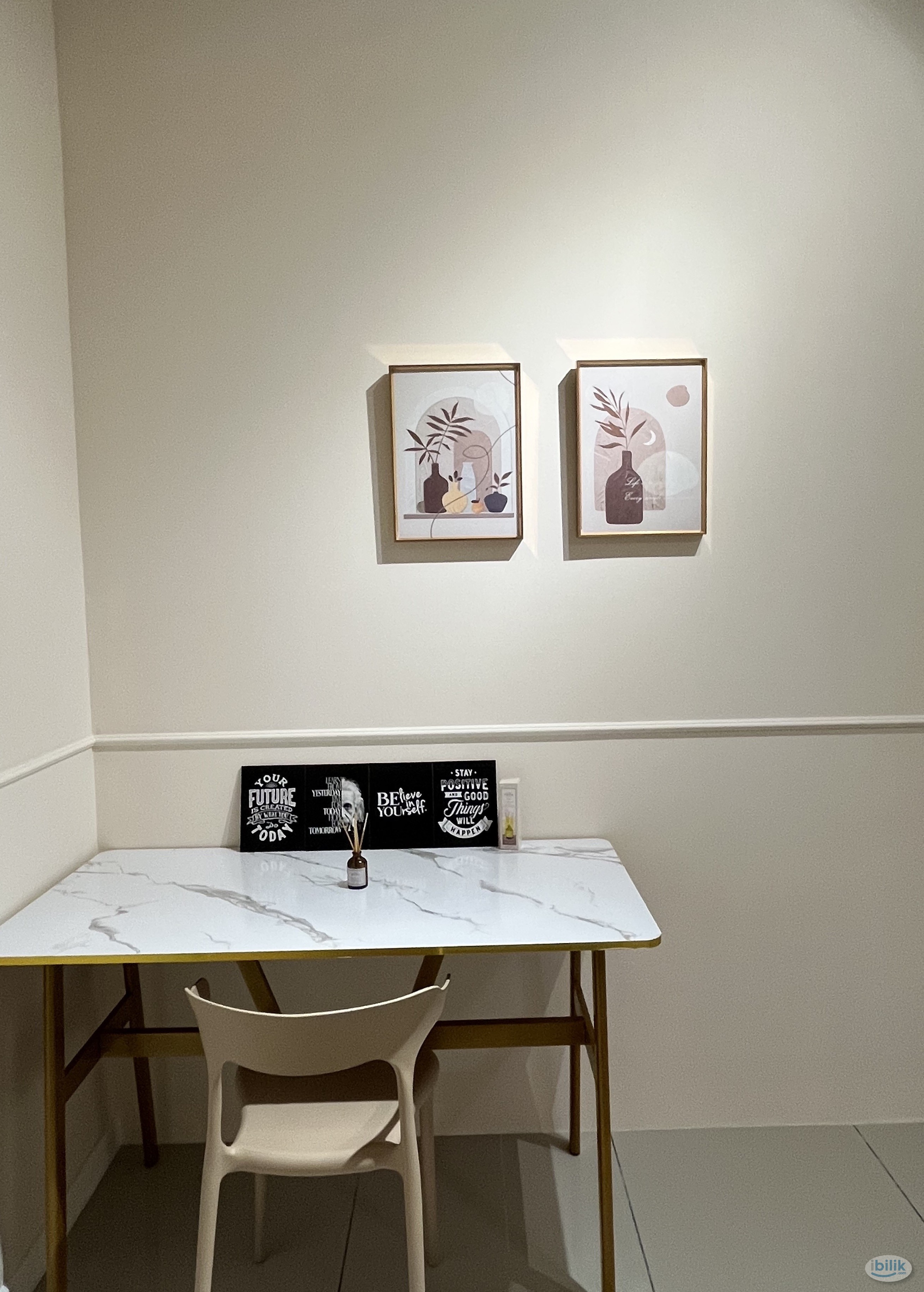 Stylish Middle Room with Balcony at Fortune Perdana Lakeside, Kepong - Image 2