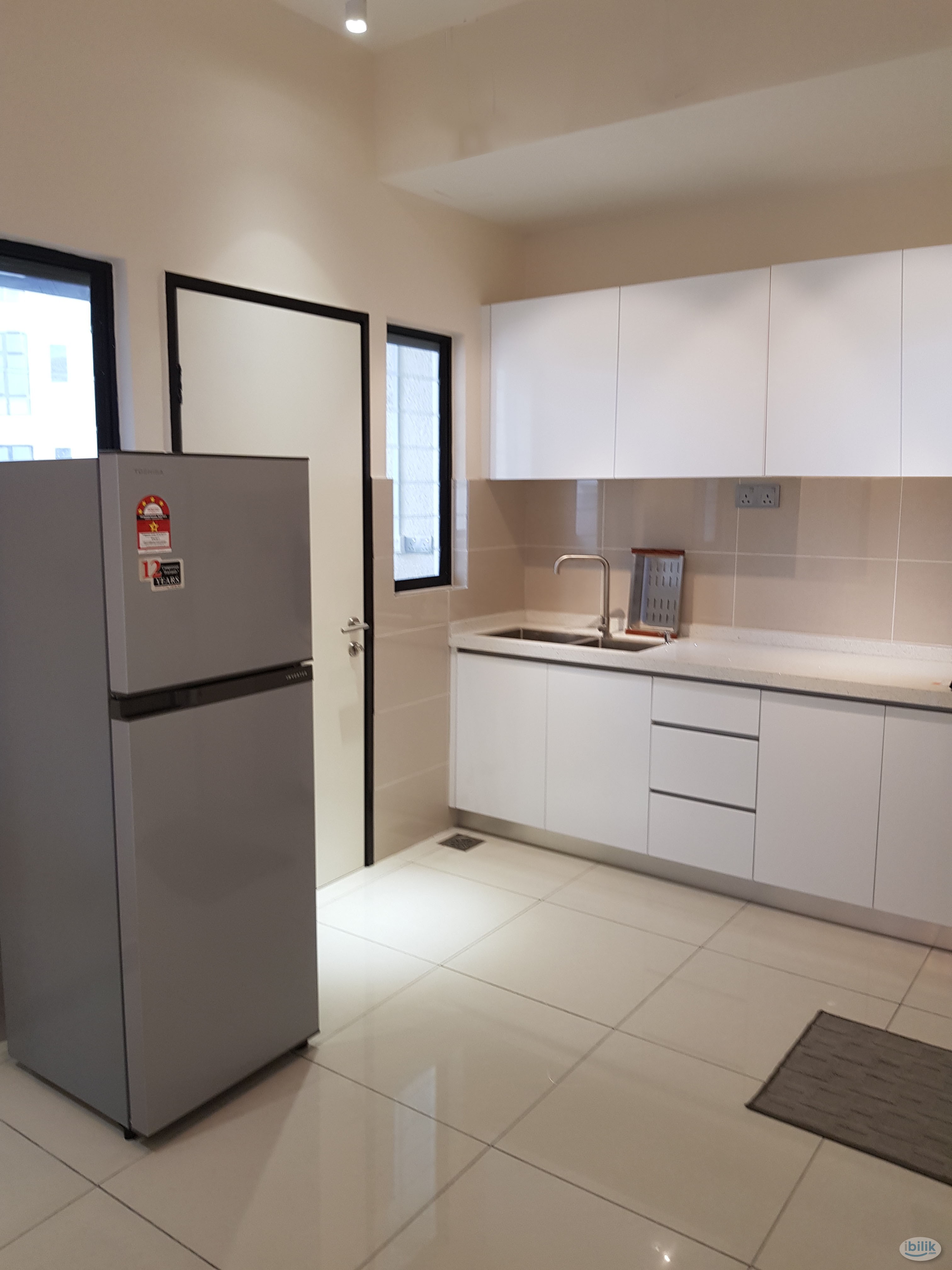 Female Room next to MRT - Image 2