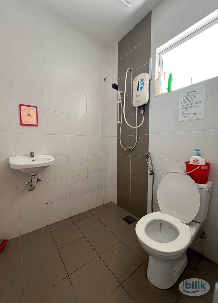 🏡【Medium Room for Rent – Double-Storey Terrace House in Jenjarom】 - Image 3