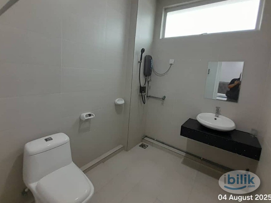 Master Bedroom at D'Mansion Condo, Jelutong. - Image 3