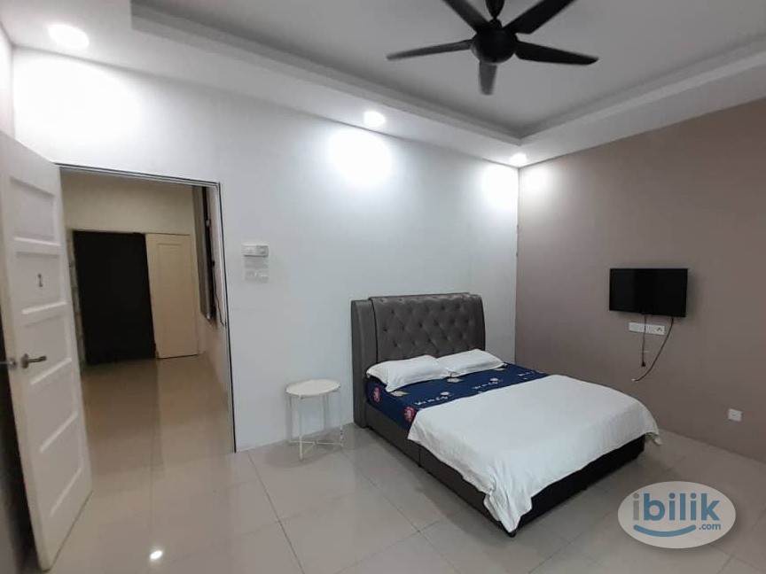 Master Bedroom at D'Mansion Condo, Jelutong. - Image 4