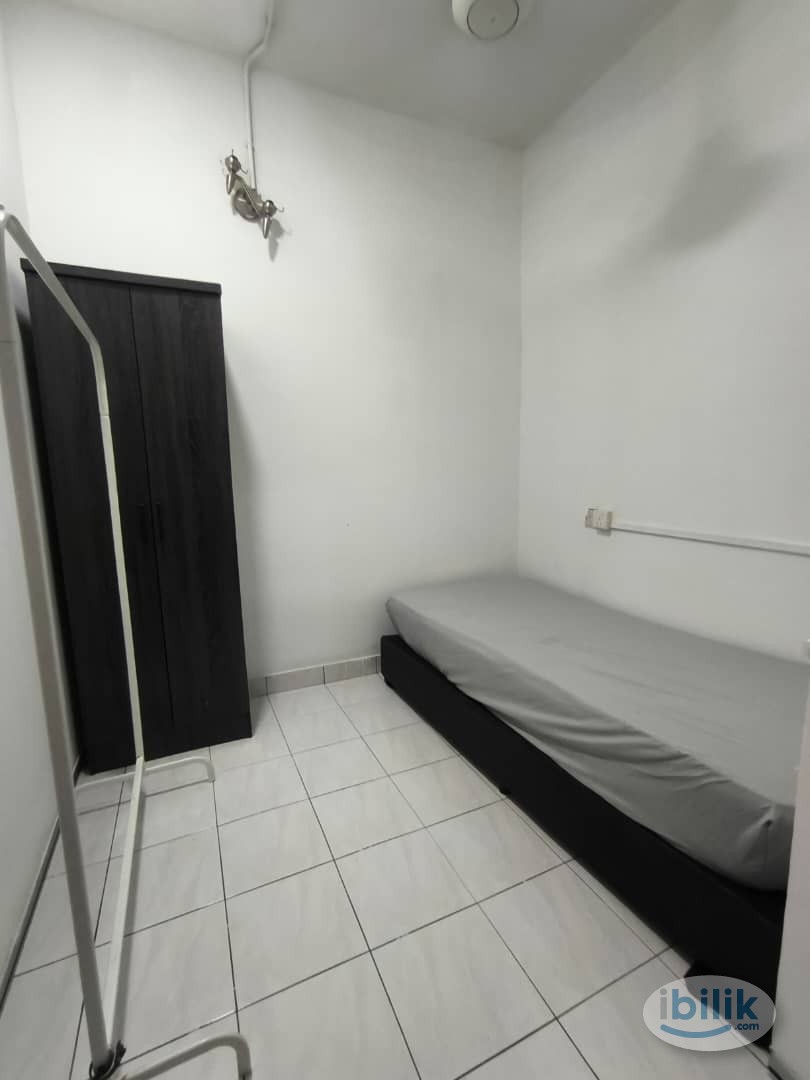 ‼️Low Rental🔥WALKING DISTANCE TO MRT STATION🔥 Fully-Furnished Middle Room with AC Free Utilities🛜😮🌟Immedietly Move In &  - Image 2