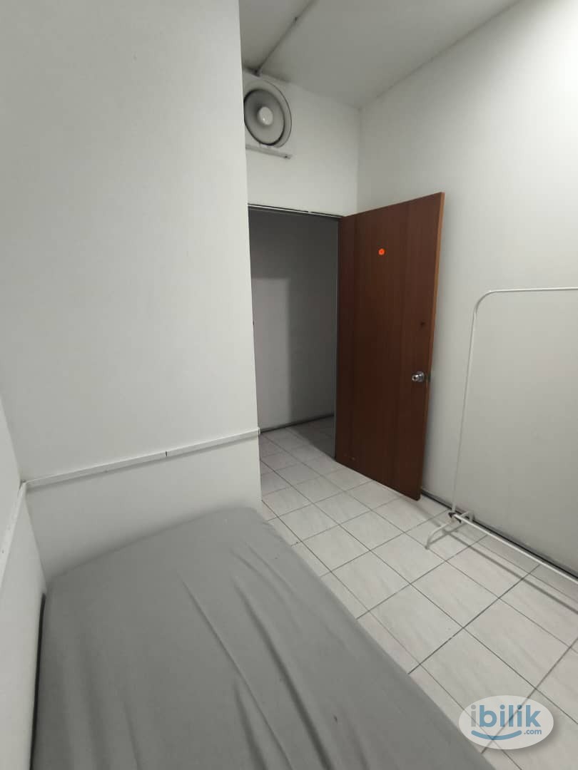 ‼️Low Rental🔥WALKING DISTANCE TO MRT STATION🔥 Fully-Furnished Middle Room with AC Free Utilities🛜😮🌟Immedietly Move In &  - Image 3