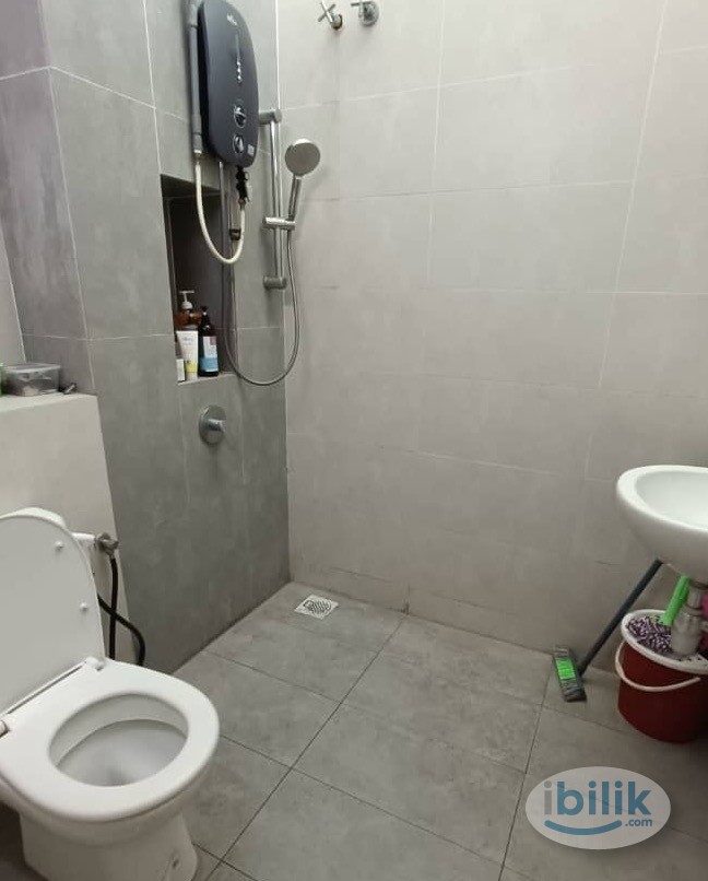 Room for rent Can be Walking distance LRT Bandar Kinrara BK5 - Image 3