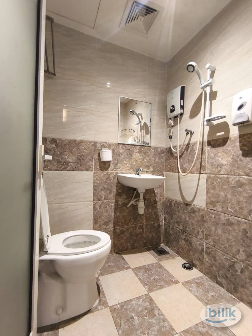 Master Room With Private Bathroom😮🔥‼️Near Sunway Pyramid 3 min Walking,McDonalds,KFC,Burger King🛜Free Utilities & Wifi🌟L - Image 3