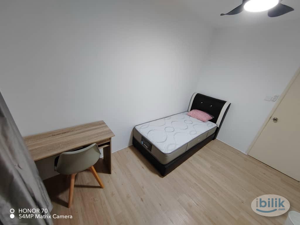 Flora Damansara Middle Room Muslim Female Unit For Rent, Near to IKEA and Mutiara Damansara - Image 1