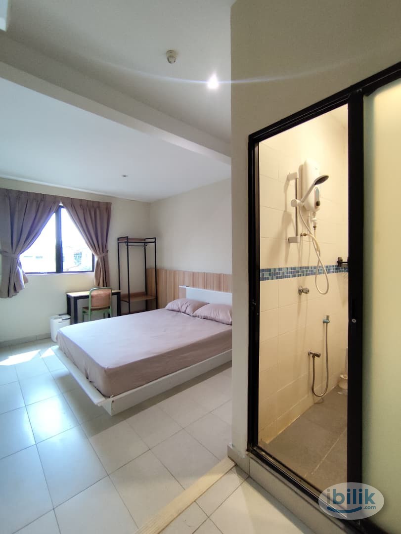 CO-LIVING MASTER ROOM LONG STAY HOTEL💕‼️🔥NEAR LRT SUBANG JAYA WALKING 5 MIN ONLY😊🛜FREE UTILITIES & WIFI💕MERDEKA PROMO‼️ - Image 1