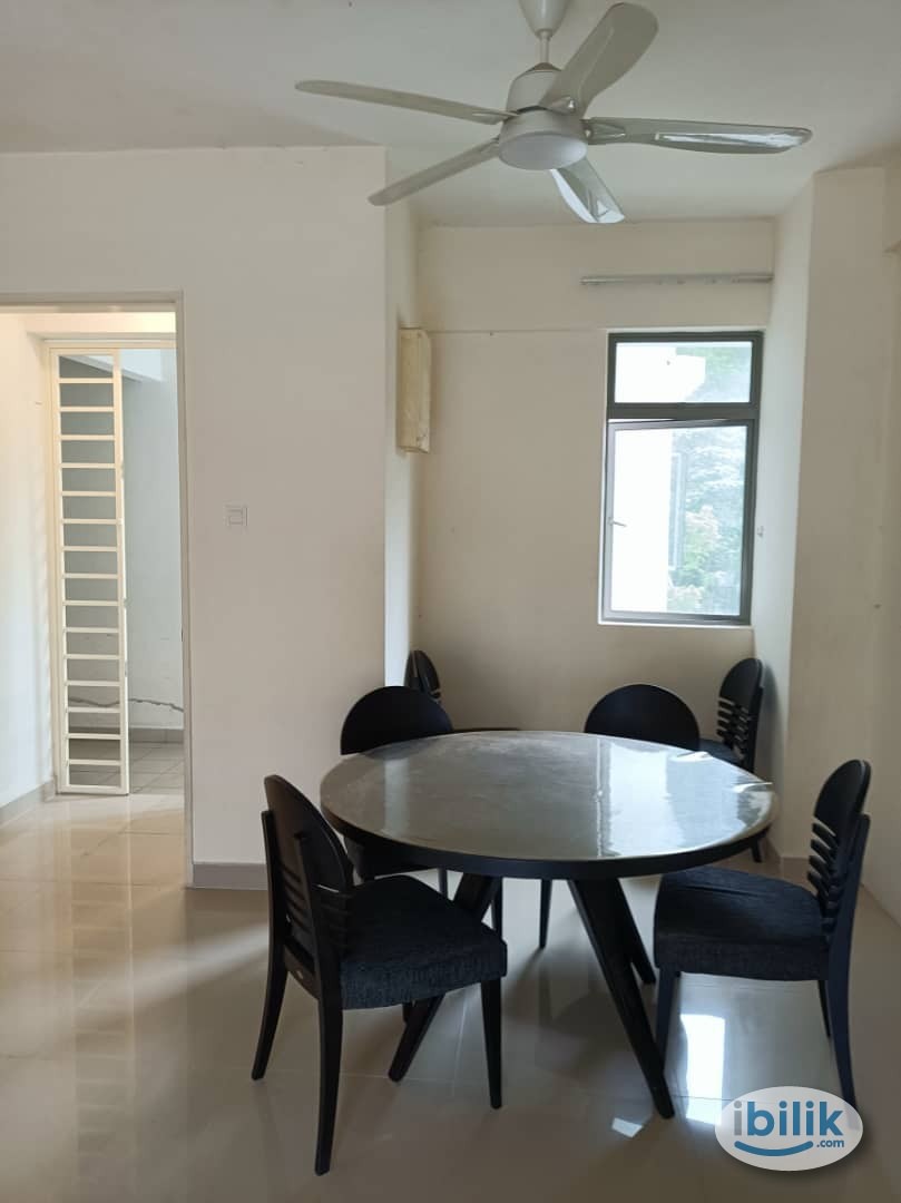 Mid Room with Bathroom at All Seasons Park, Farlim - Image 3
