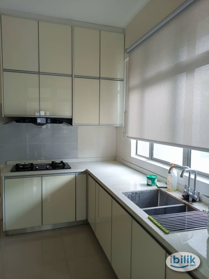 Mid Room with Bathroom at All Seasons Park, Farlim - Image 4