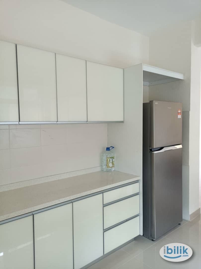 Mid Room with Bathroom at All Seasons Park, Farlim - Image 5