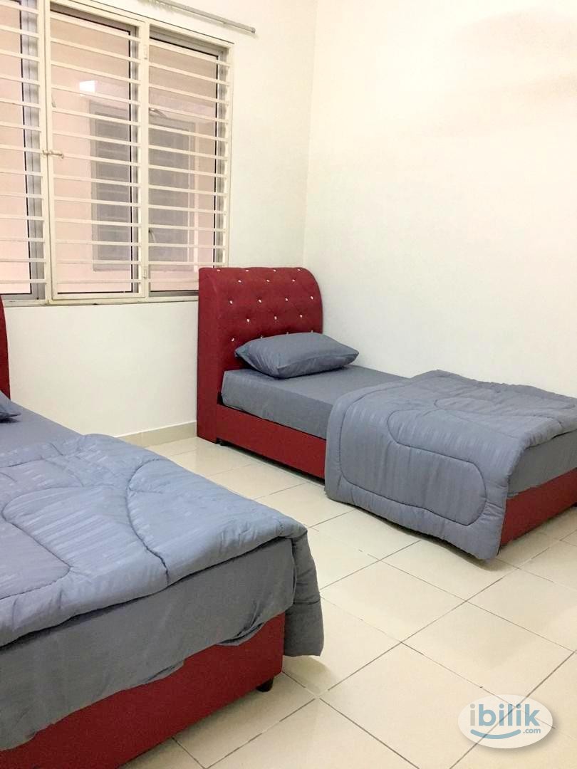 Middle Room at Platinum Hill PV8, Setapak - Image 1