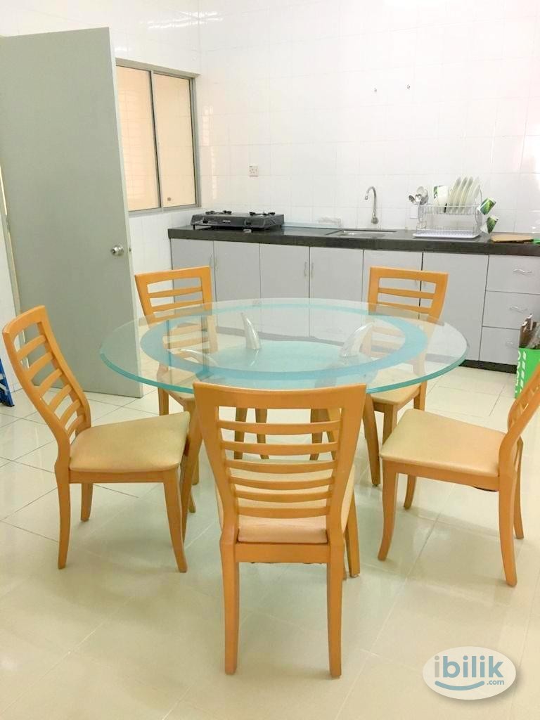 Middle Room at Platinum Hill PV8, Setapak - Image 2