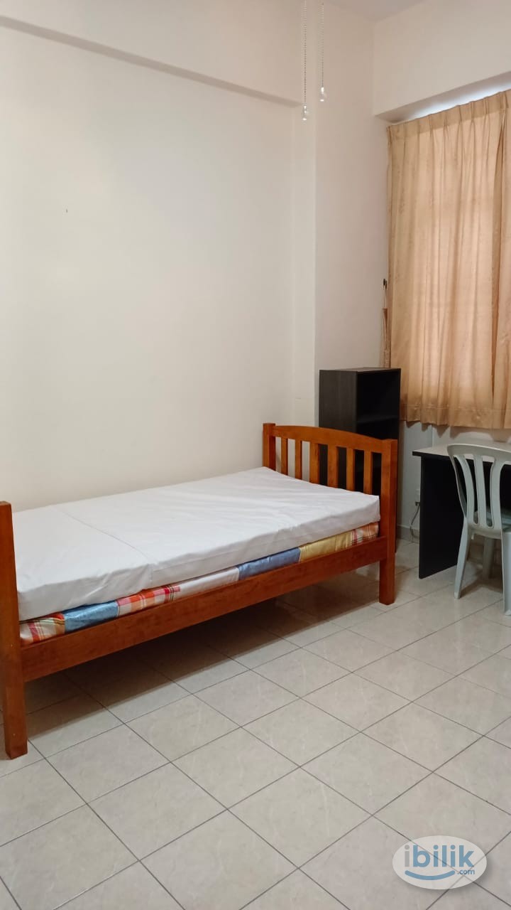 Middle Room at Greenview Residence, Bandar Sungai Long - Image 1