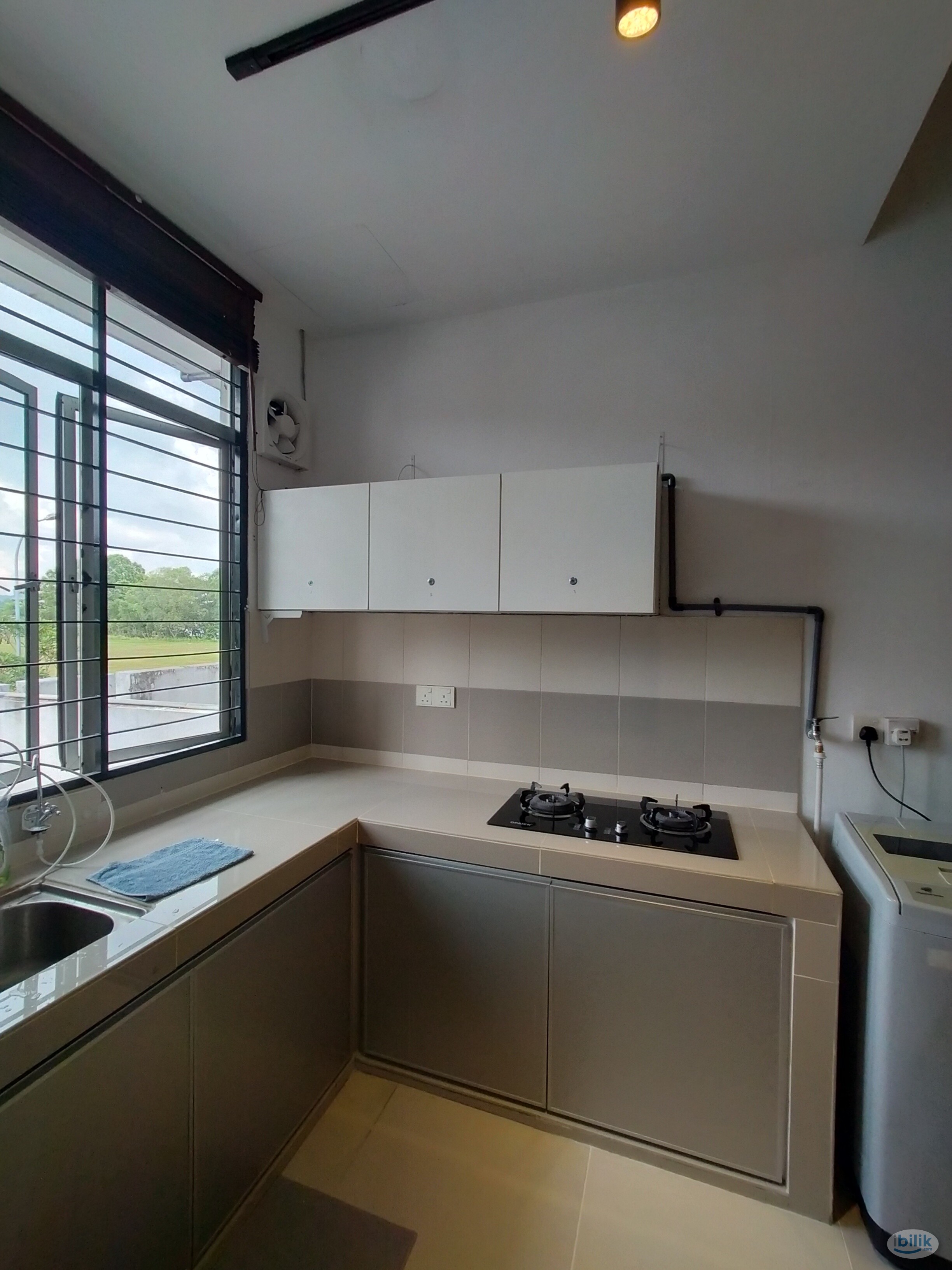 "Female Unit" 👩 ; Medium room with "Private 🛁Bathroom" (Near Bandar Puteri, Setia Walk , Bukit Puchong,T - Image 3