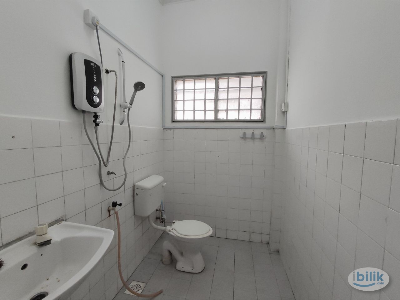 Single Room at Taman Megah Ria, Pasir Gudang - Image 4