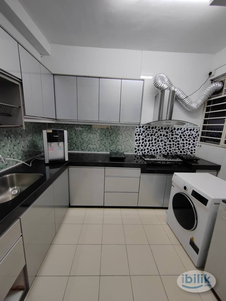 Big Master Room at Pacific Place, Ara Damansara - Image 5