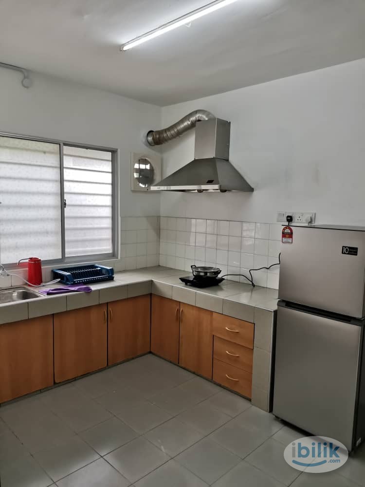 Queen Bed with Aircond, Near to LRT,Taman Paramount SS2, Bandar Utama - Image 3