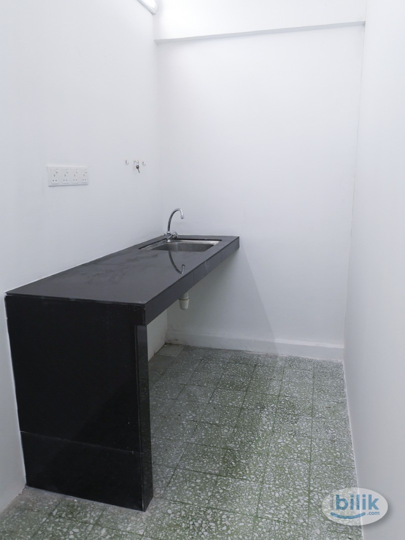 Queen Bed with Aircond, Near to LRT,Taman Paramount SS2, Bandar Utama - Image 5