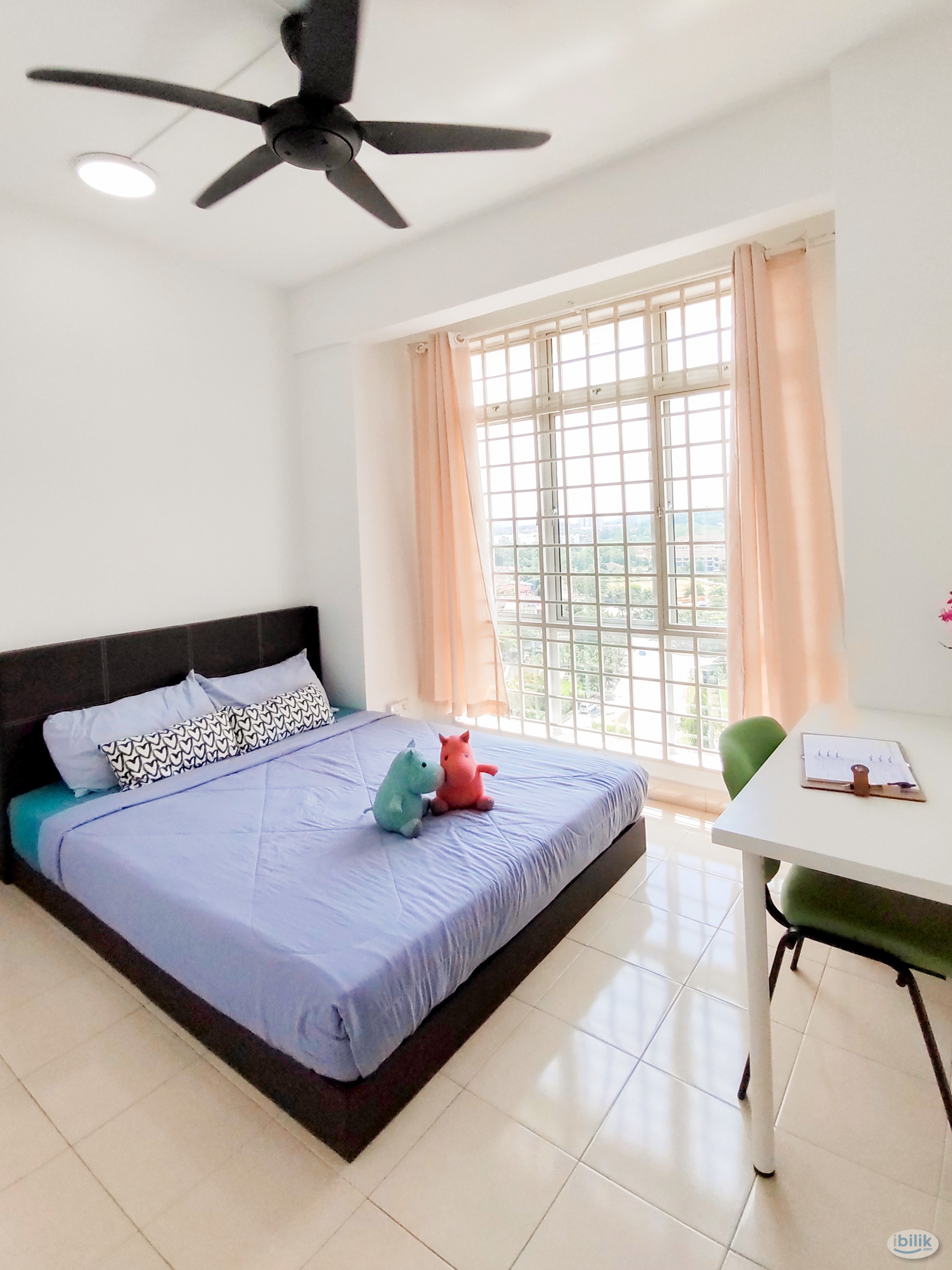 Queen Bed Medium Room with Window & A/C @ Subang Bestari, NEar to PJ,Shah Alam, Sg Buloh, Near Help campus , Subang Airp - Image 1