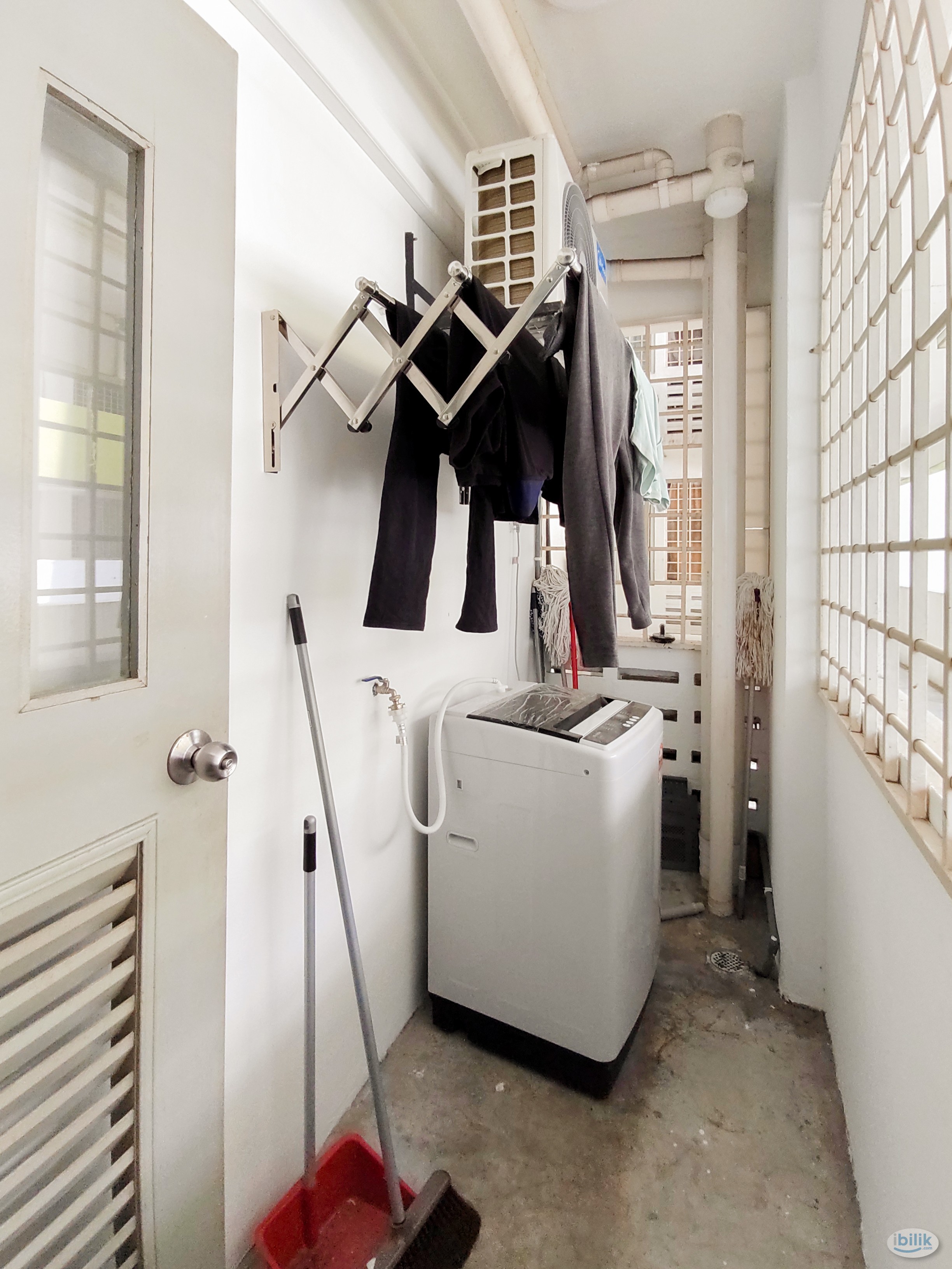 Queen Bed Medium Room with Window & A/C @ Subang Bestari, NEar to PJ,Shah Alam, Sg Buloh, Near Help campus , Subang Airp - Image 3